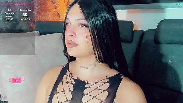 Emmaa Saenz  online show from 05-30-26, 10:40