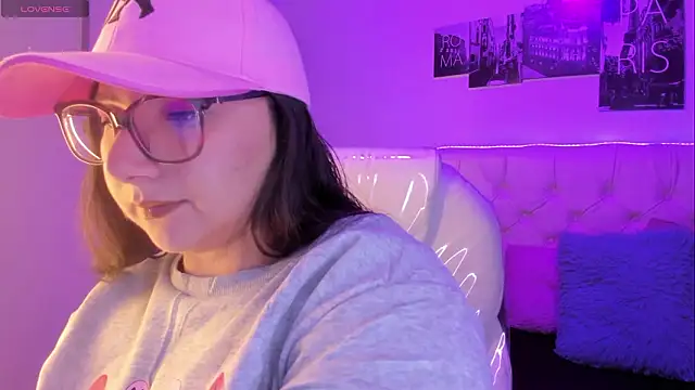 Snapshot of Roxxanne_Bail chatting on 02-12-26, 02:50 Roxxanne Bail online show from 02-12-26, 02:50