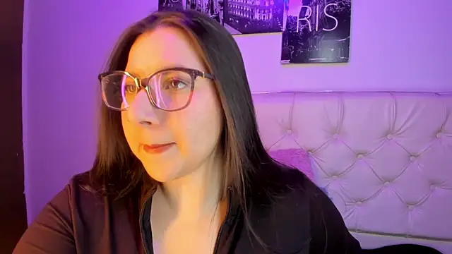 Snapshot of Roxxanne_Bail chatting on 03-06-26, 04:31 Roxxanne Bail online show from 03-06-26, 04:31