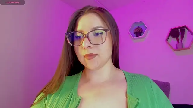 Snapshot of Roxxanne_Bail chatting on 04-14-26, 03:34 Roxxanne Bail online show from 04-14-26, 03:34