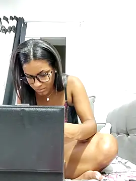 Snapshot of Bella_Anjoss chatting on 04-16-26, 01:28 Bella Anjoss online show from 04-16-26, 01:28