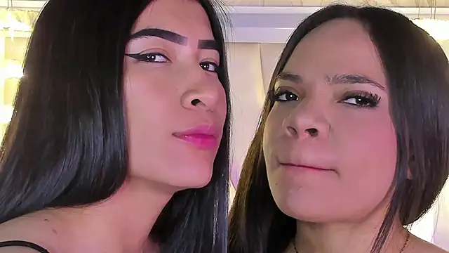 siara and zoe online show from 07-21-26, 11:18