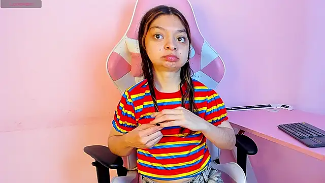 Snapshot of CharlotteMuller chatting on 11-01-25, 08:44 CharlotteMuller online show from 11-01-25, 08:44