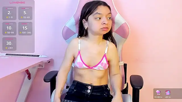 Snapshot of CharlotteMuller chatting on 11-22-25, 08:30 CharlotteMuller online show from 11-22-25, 08:30