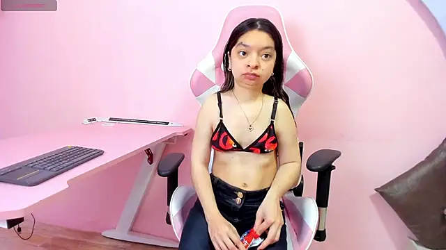 Snapshot of CharlotteMuller chatting on 12-04-25, 08:06 CharlotteMuller online show from 12-04-25, 08:06