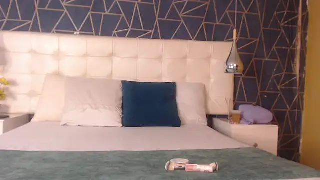 Snapshot of CharlotteMuller chatting on 02-14-26, 05:32 CharlotteMuller online show from 02-14-26, 05:32