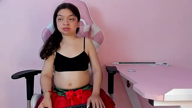 Snapshot of CharlotteMuller chatting on 02-18-26, 08:05 CharlotteMuller online show from 02-18-26, 08:05