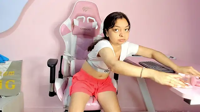 Snapshot of CharlotteMuller chatting on 02-20-26, 08:31 CharlotteMuller online show from 02-20-26, 08:31