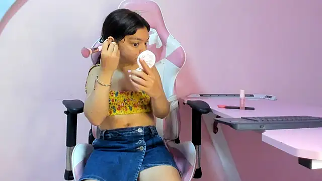 Snapshot of CharlotteMuller chatting on 02-22-26, 01:53 CharlotteMuller online show from 02-22-26, 01:53