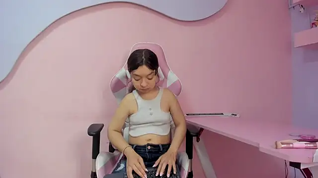 Snapshot of CharlotteMuller chatting on 02-24-26, 07:34 CharlotteMuller online show from 02-24-26, 07:34