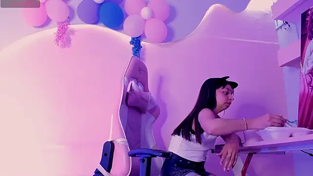 Snapshot of CharlotteMuller chatting on 03-17-26, 06:55 CharlotteMuller online show from 03-17-26, 06:55