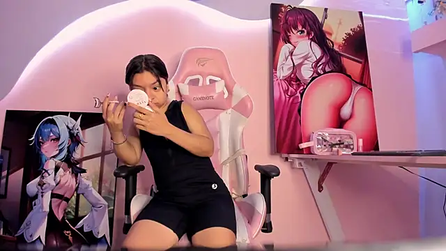 Snapshot of CharlotteMuller chatting on 03-31-26, 08:42 CharlotteMuller online show from 03-31-26, 08:42