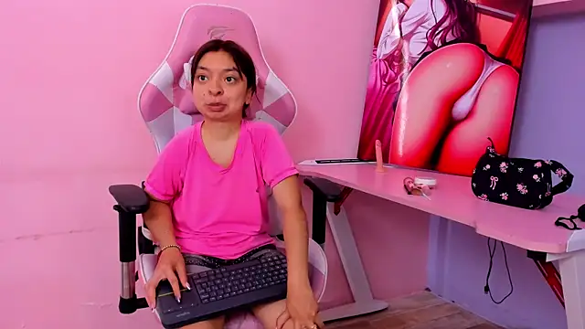 Snapshot of CharlotteMuller chatting on 04-14-26, 08:26 CharlotteMuller online show from 04-14-26, 08:26