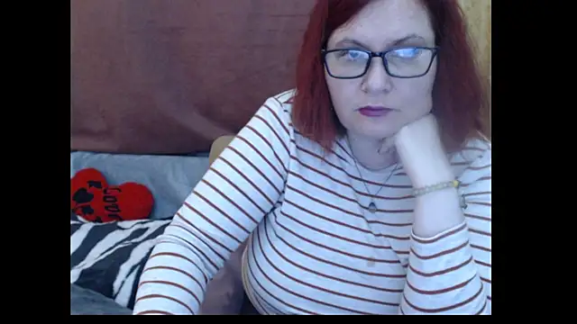 Snapshot of PlayfullMature chatting on 04-27-26, 12:25 PlayfullMature online show from 04-27-26, 12:25