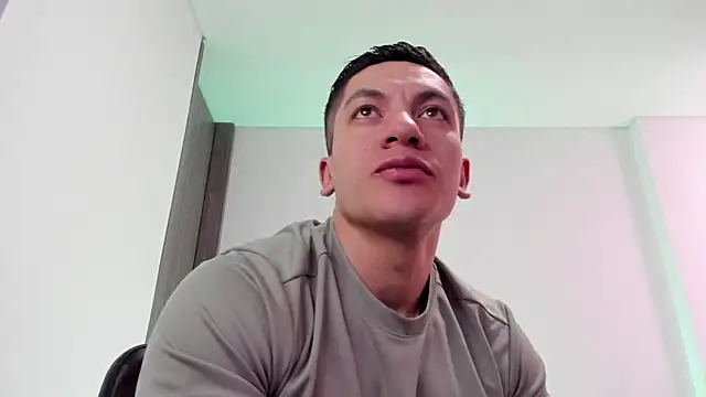 Snapshot of aquiles_51 chatting on 05-19-26, 04:57 aquiles 51 online show from 05-19-26, 04:57