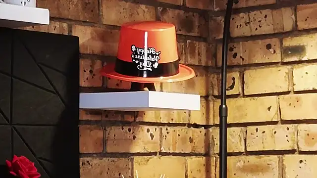 Astoria Moon online show from 02-13-26, 07:32