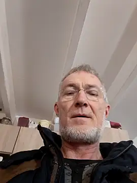 Snapshot of 60philippe chatting on 12-21-25, 04:19 60philippe online show from 12-21-25, 04:19