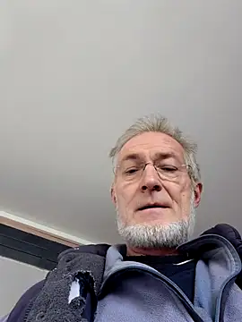 Snapshot of 60philippe chatting on 02-07-26, 09:24 60philippe online show from 02-07-26, 09:24