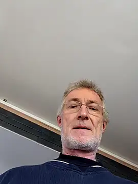 Snapshot of 60philippe chatting on 03-06-26, 02:35 60philippe online show from 03-06-26, 02:35