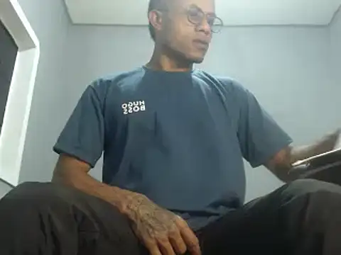 Snapshot of grandominantex1 chatting on 12-04-24, 03:54 grandominantex1 online show from 12-04-24, 03:54