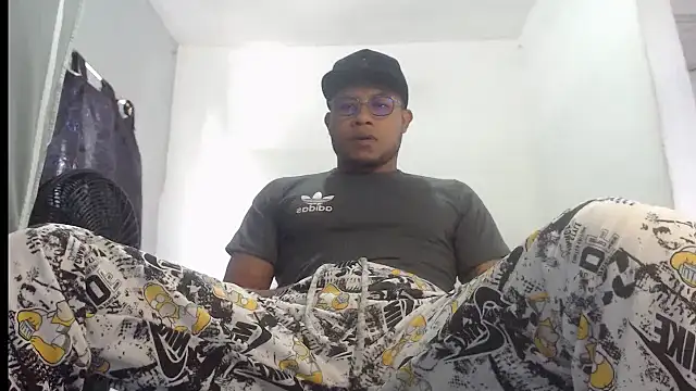 Snapshot of grandominantex1 chatting on 10-18-25, 07:47 grandominantex1 online show from 10-18-25, 07:47