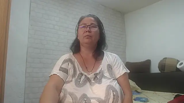 Snapshot of EmmaSquirt chatting on 06-03-26, 07:00 EmmaSquirt online show from 06-03-26, 07:00