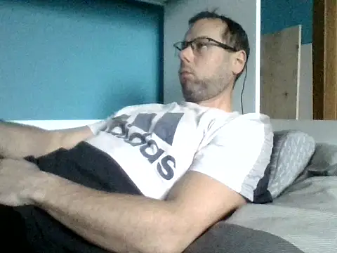 Snapshot of SEBIX-35 chatting on 11-20-25, 07:41 SEBIX-35 online show from 11-20-25, 07:41