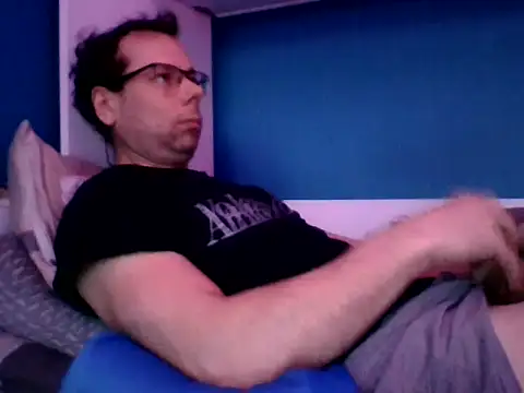 Snapshot of SEBIX-35 chatting on 02-15-26, 06:32 SEBIX-35 online show from 02-15-26, 06:32