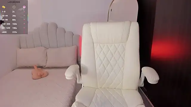 Snapshot of AmberLewis_ chatting on 02-10-26, 11:09 AmberLewis online show from 02-10-26, 11:09