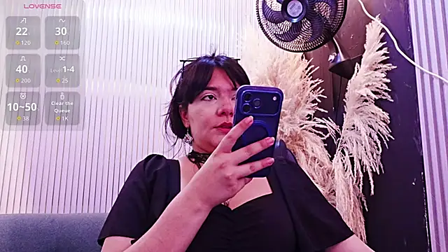 AmberGreyy  online show from 07-04-26, 04:57