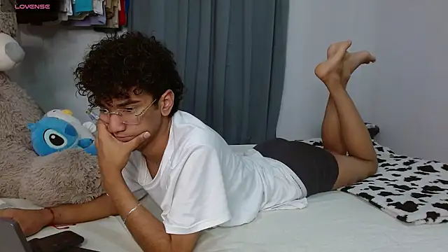 harrytwink18 online show from 04-07-26, 02:17