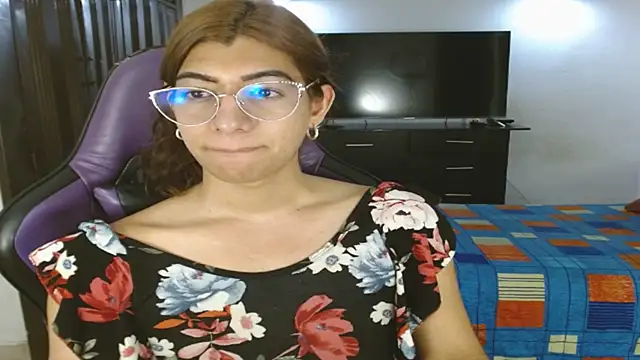 Snapshot of engielphoenis14 chatting on 07-11-26, 11:28 engielphoenis14 online show from 07-11-26, 11:28