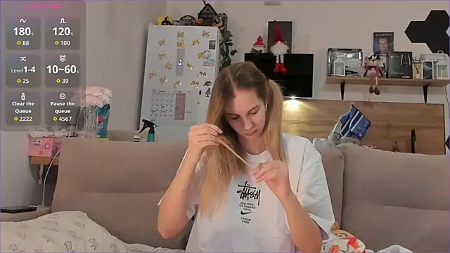 Snapshot of Girl_alone_home chatting on 01-13-26, 03:56 Girl alone home online show from 01-13-26, 03:56