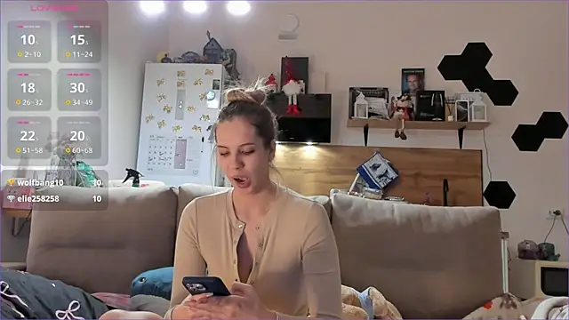 Snapshot of Girl_alone_home chatting on 01-15-26, 04:22 Girl alone home online show from 01-15-26, 04:22