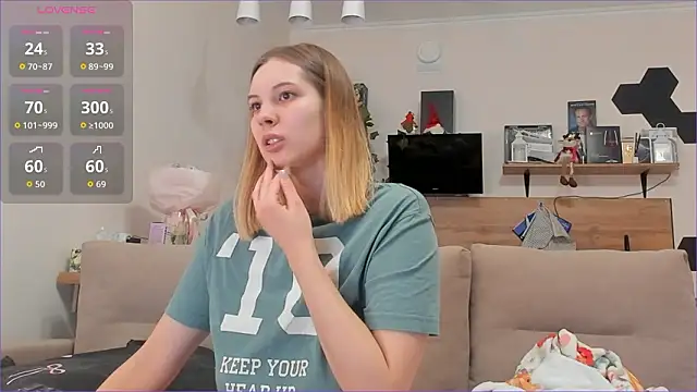 Snapshot of Girl_alone_home chatting on 03-05-26, 03:52 Girl alone home online show from 03-05-26, 03:52