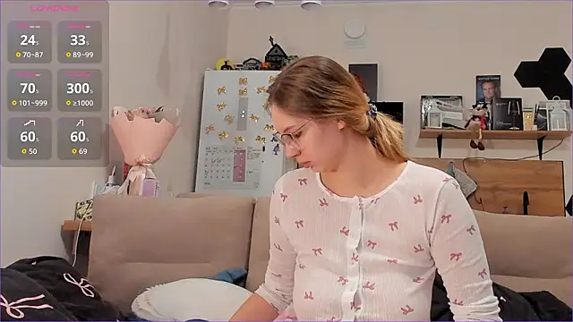 Snapshot of Girl_alone_home chatting on 03-09-26, 02:15 Girl alone home online show from 03-09-26, 02:15