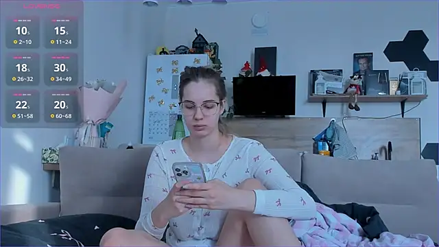 Snapshot of Girl_alone_home chatting on 03-27-26, 03:56 Girl alone home online show from 03-27-26, 03:56