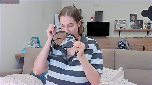 Snapshot of Girl_alone_home chatting on 04-11-26, 02:43 Girl alone home online show from 04-11-26, 02:43