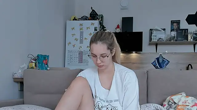 Girl alone home online show from 05-30-26, 04:53