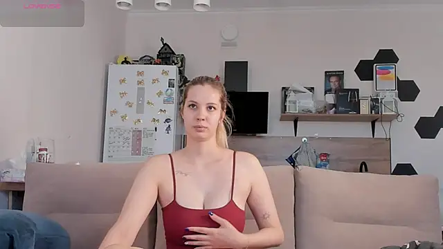Snapshot of Girl_alone_home chatting on 06-15-26, 02:41 Girl alone home online show from 06-15-26, 02:41