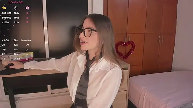 Snapshot of LynnSam_ chatting on 02-13-26, 01:12 LynnSam online show from 02-13-26, 01:12