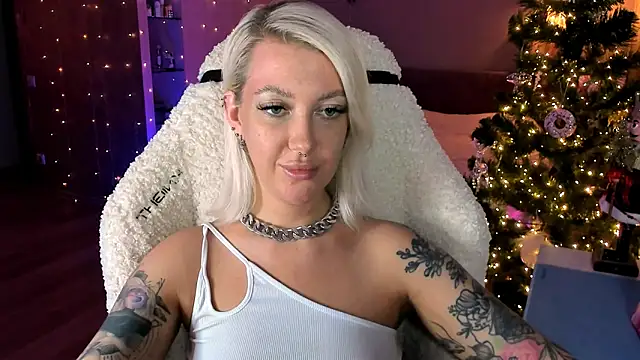 tykioty Miley online show from 12-22-25, 04:04