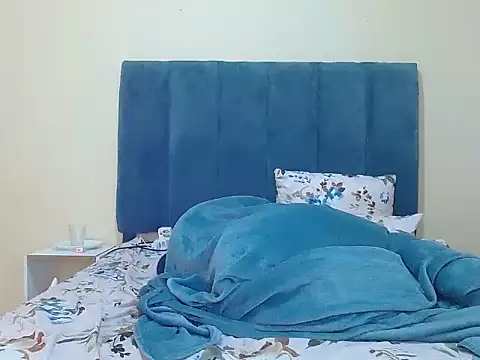 curvycloe1 online show from 05-22-26, 06:20