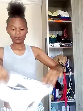 Snapshot of kelsie421 chatting on 01-08-25, 05:59 kelsie421 online show from 01-08-25, 05:59