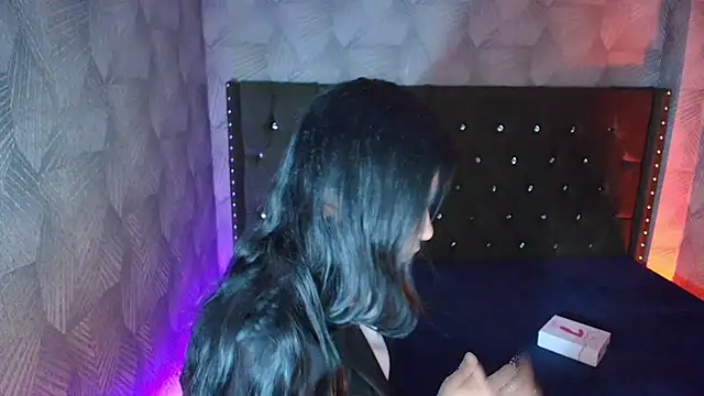 AnnaliOlsenX online show from 07-08-26, 06:23