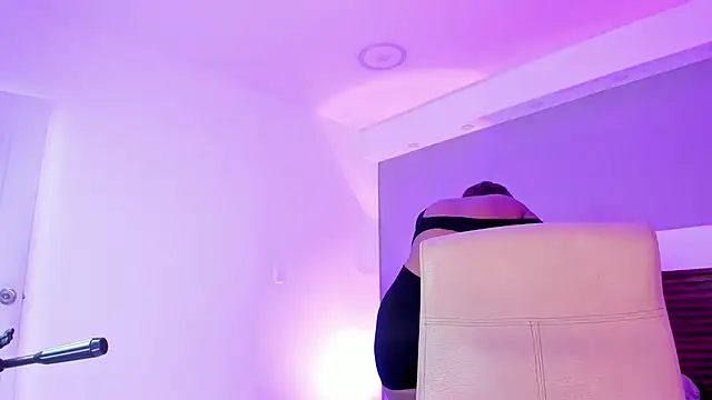 Adelehottman online show from 04-02-26, 01:09