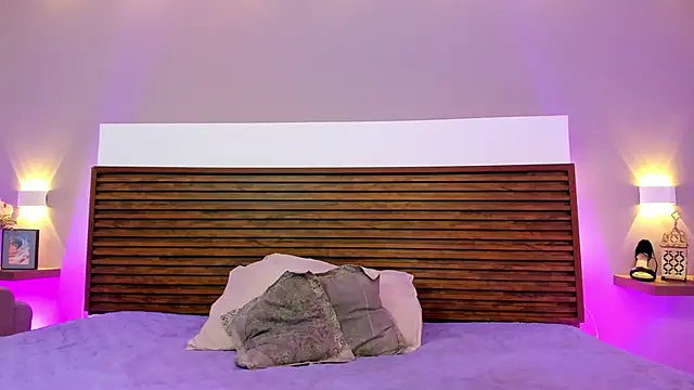 Adelehottman online show from 05-20-26, 12:44