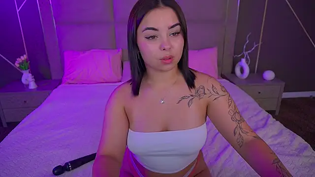 Snapshot of SusieWood chatting on 10-25-25, 07:52 SusieWood online show from 10-25-25, 07:52