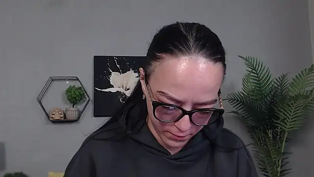 IzabelllNoir online show from 05-17-26, 10:00