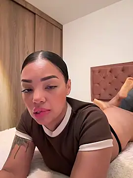 Snapshot of Sara_LipsX chatting on 07-18-26, 01:21 Sara LipsX online show from 07-18-26, 01:21